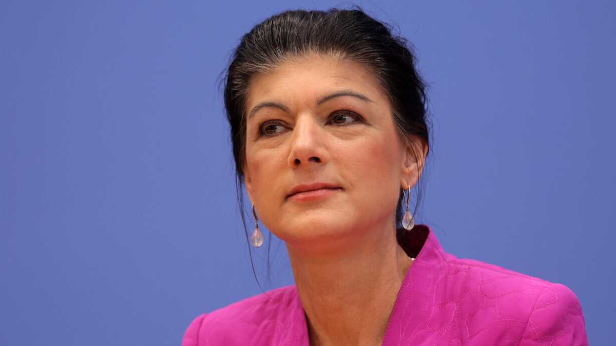 Immagine di Sahra Wagenknecht, la leader rossobruna su cui scommetteva Conte rimasta fuori dal Bundestag