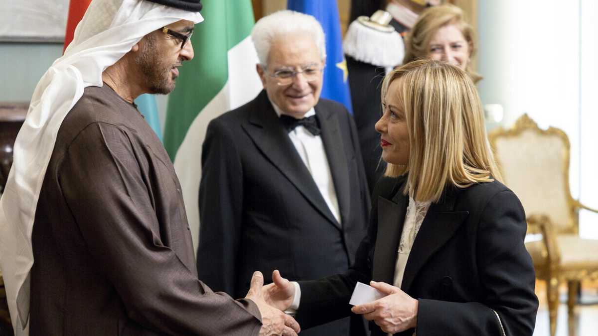 Immagine di Meloni tra il G7 (da remoto) e l'incontro con il presidente degli Emirati arabi. Il caso delle due risoluzioni Onu sull'Ucraina
