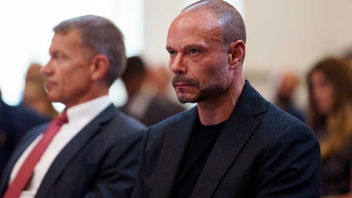 Immagine di Dan Bongino, da podcaster ultraconservatore e cospirazionista a vicedirettore dell’Fbi