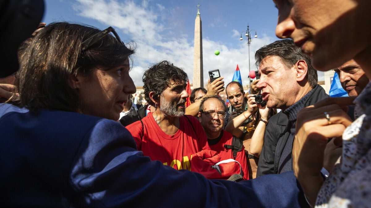 Immagine di Schlein e Conte, ognuno per sé. E si prendono appunti sul voto tedesco