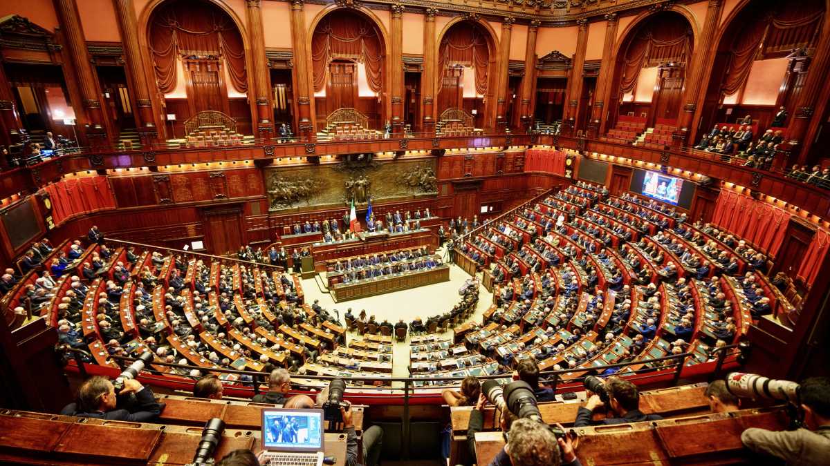 Immagine di La politica estera e la solidarietà nazionale. Cosa non torna in Italia