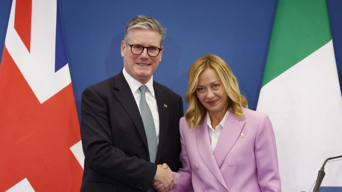 Immagine di Sulla crisi Ucraina Meloni tenta l'asse con Starmer per bloccare l'idea di Macron sulle truppe Ue