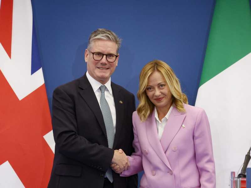 Sulla crisi Ucraina Meloni tenta l'asse con Starmer per bloccare l'idea di Macron sulle truppe Ue