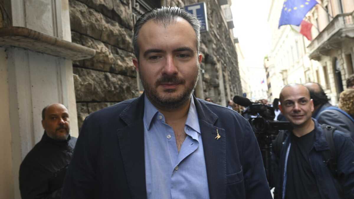 Immagine di Molinari: "Il 90% della Lega non condivide la politica estera di Salvini. Si è buttato con i fascisti". Poi la smentita