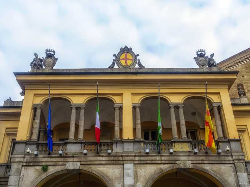 L'ingresso di Piazza Broletto nel centro storico di Lodi, Lombardia (foto Getty)
