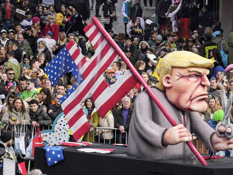 La sfilata dei carri per il carnevale di Mainz (LaPresse)&nbsp;<br />