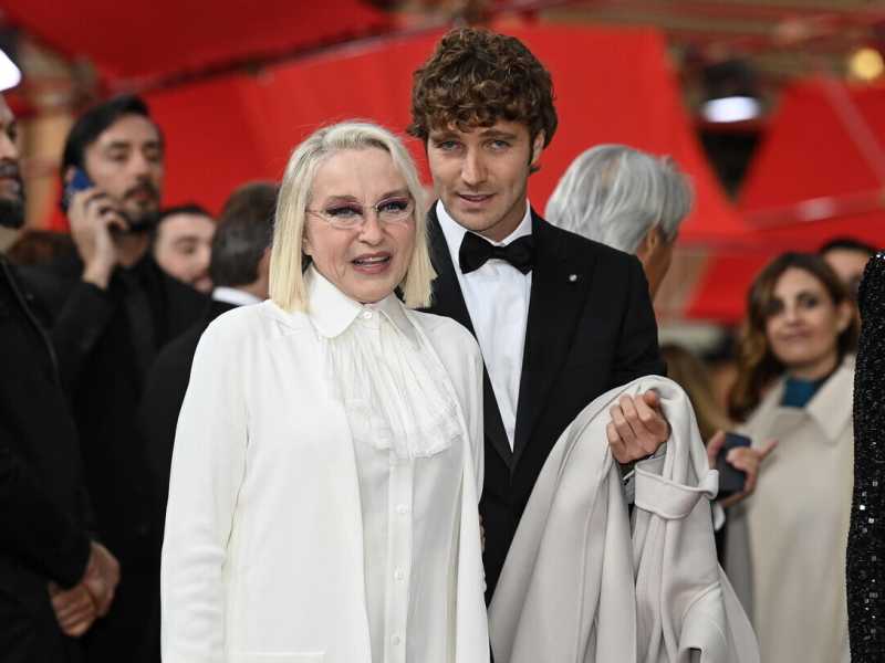 Eleonora Giorgi con il figlio Paolo Ciavarro alla 69ma edizione dei Premi David di Donatello a Cinecitt&agrave;  (Ansa)&nbsp;<br />