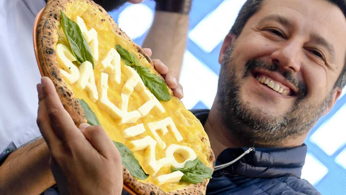 Immagine di Ecco come Salvini, il supremo sacerdote dei commestibili, è diventato il nemico numero uno delle trattorie