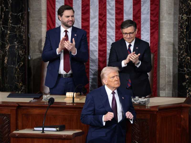 Trump celebra se stesso in una notte da "America First"