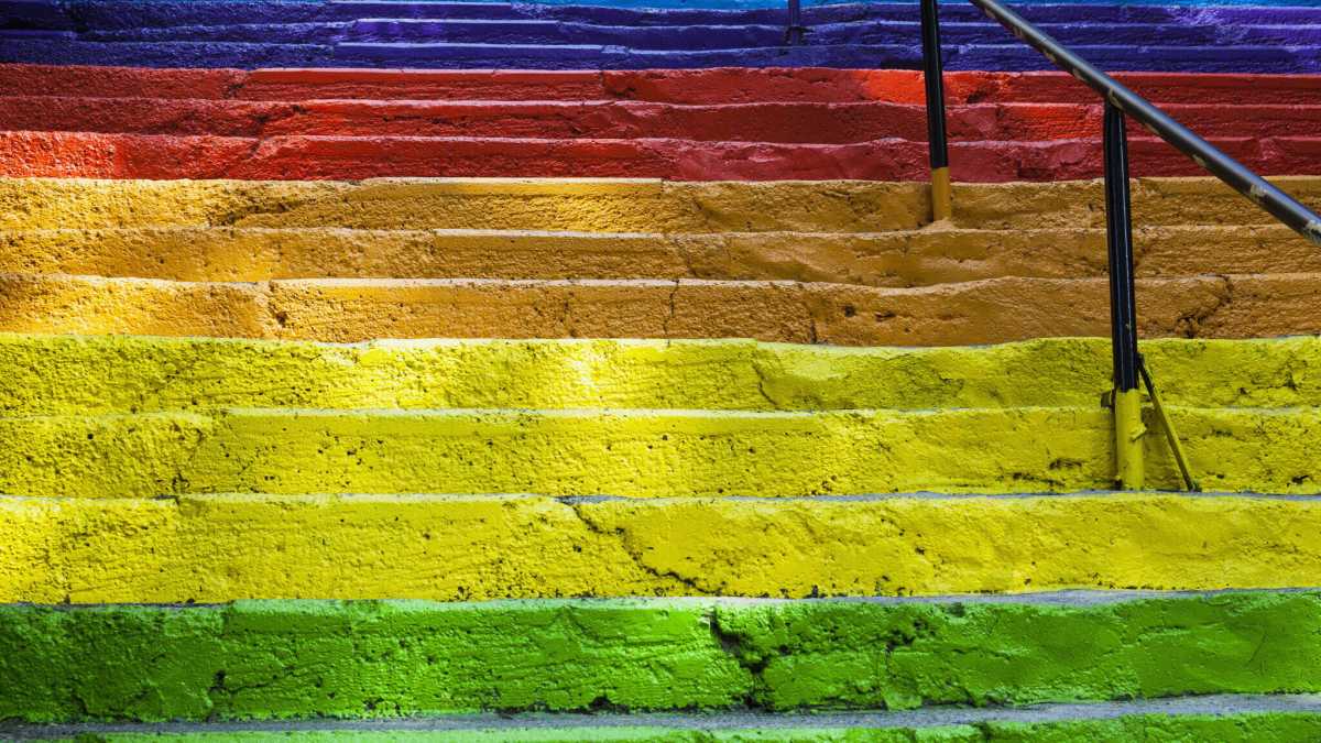 Immagine di A volte è meglio una ringhiera di una scala arcobaleno