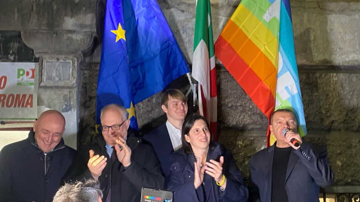 Immagine di Gualtieri con Schlein: “No all’Europa delle armi”