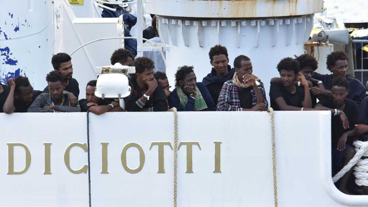 Immagine di Il governo dovrà risarcire i migranti del caso Diciotti. Meloni contro la Cassazione: "Principio opinabile"