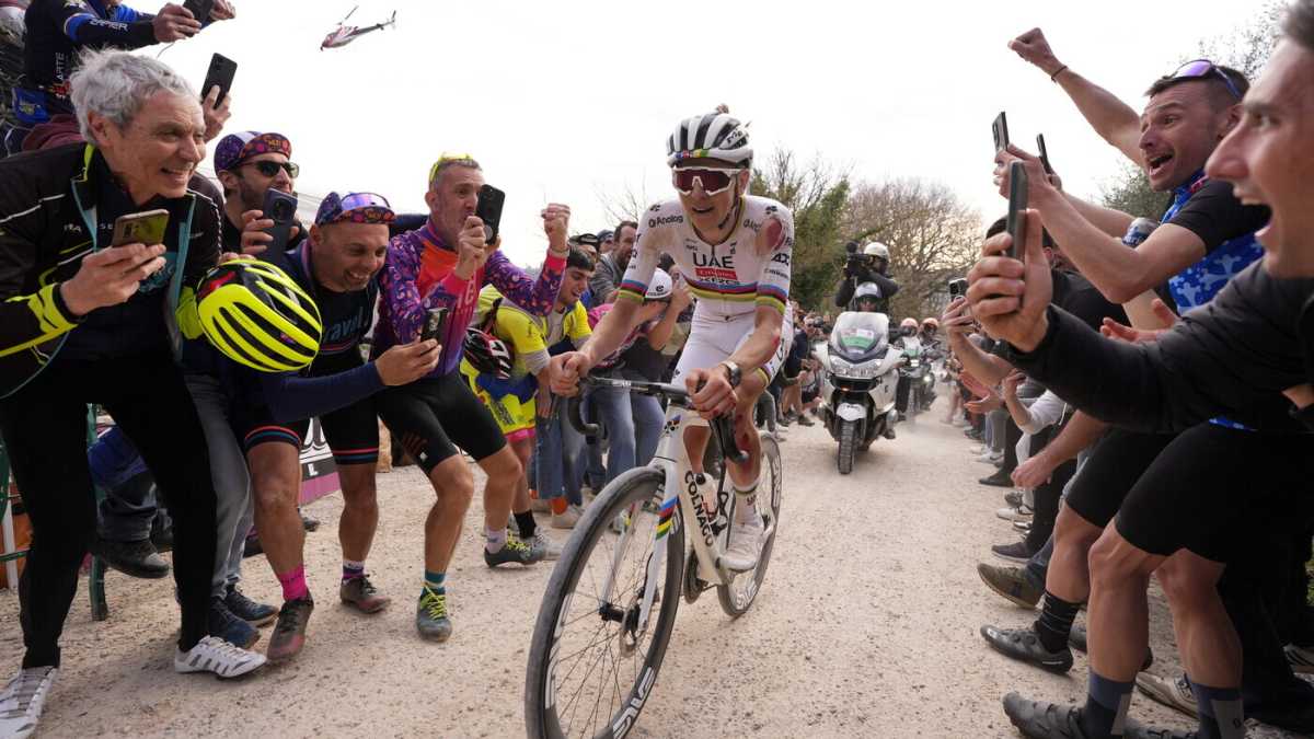 Immagine di Tadej Pogacar ha vinto la Strade Bianche 2025