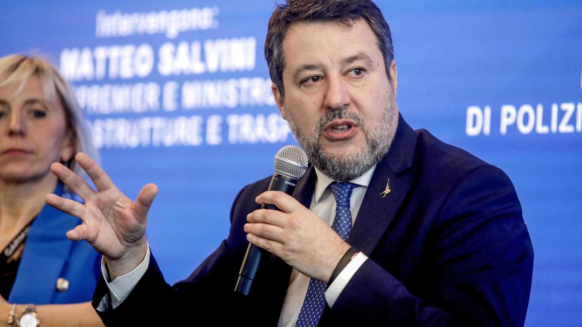 Immagine di Salvini atomico: attacca i giudici e Macron. In attesa del congresso, ogni giorno è una sparata