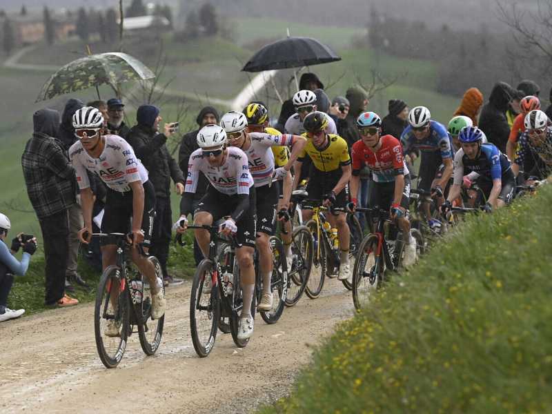 Un'immagine della Strade Bianche 2024 (foto LaPresse)