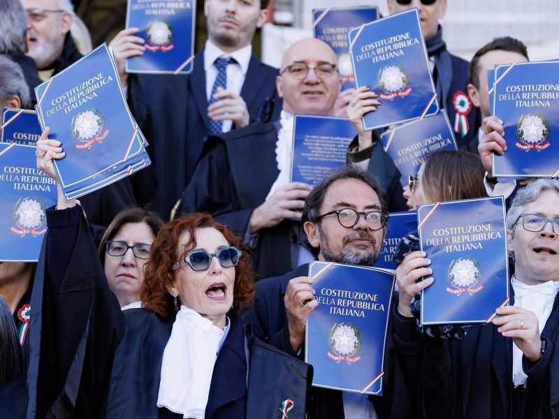 "L'Anm proponga il ripristino dell’immunità parlamentare". Parla Ernesto Carbone (Csm)