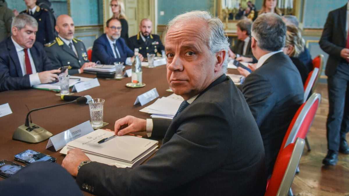 Immagine di Piantedosi: "Fra Trump e Zelensky apprezzo la franchezza del presidente Usa. Sì al piano di riarmo dell'Ue"