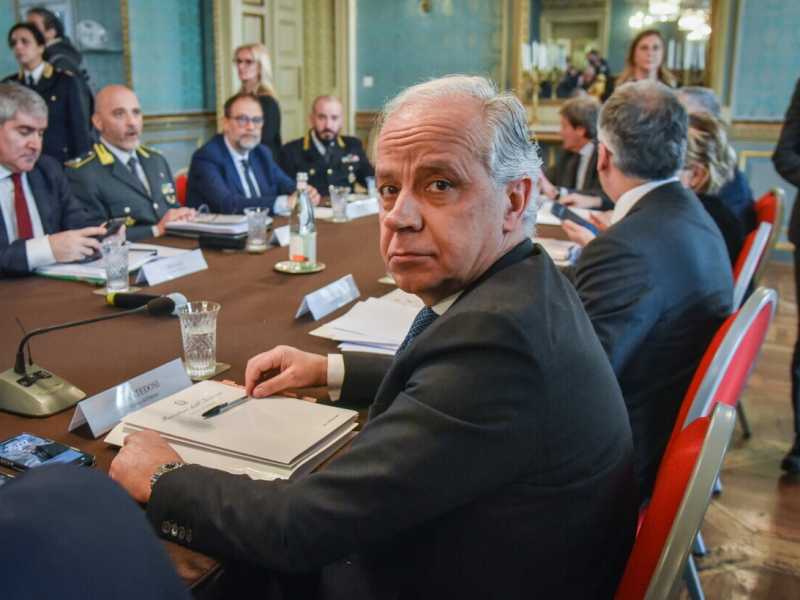 Piantedosi: "Fra Trump e Zelensky apprezzo la franchezza del presidente Usa. Sì al piano di riarmo dell'Ue"