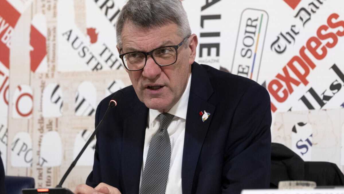Immagine di Landini alla stampa estera (per i referendum). Simbolo o segno?
