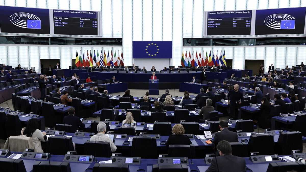 Immagine di Il Parlamento europeo alla resa dei conti sul riarmo. Von der Leyen: "Il tempo delle illusioni è finito"