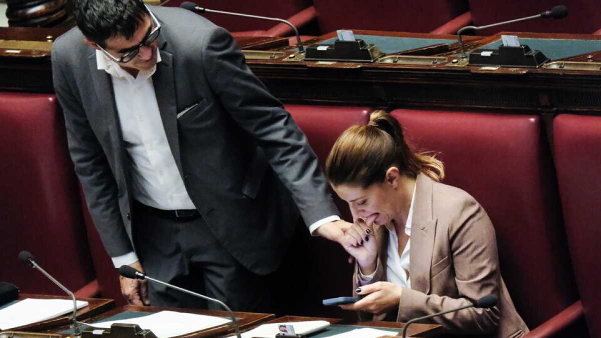 Immagine di Fratoianni gira con la Tesla. La moglie, Piccolotti: "E' mia. E la venderò"