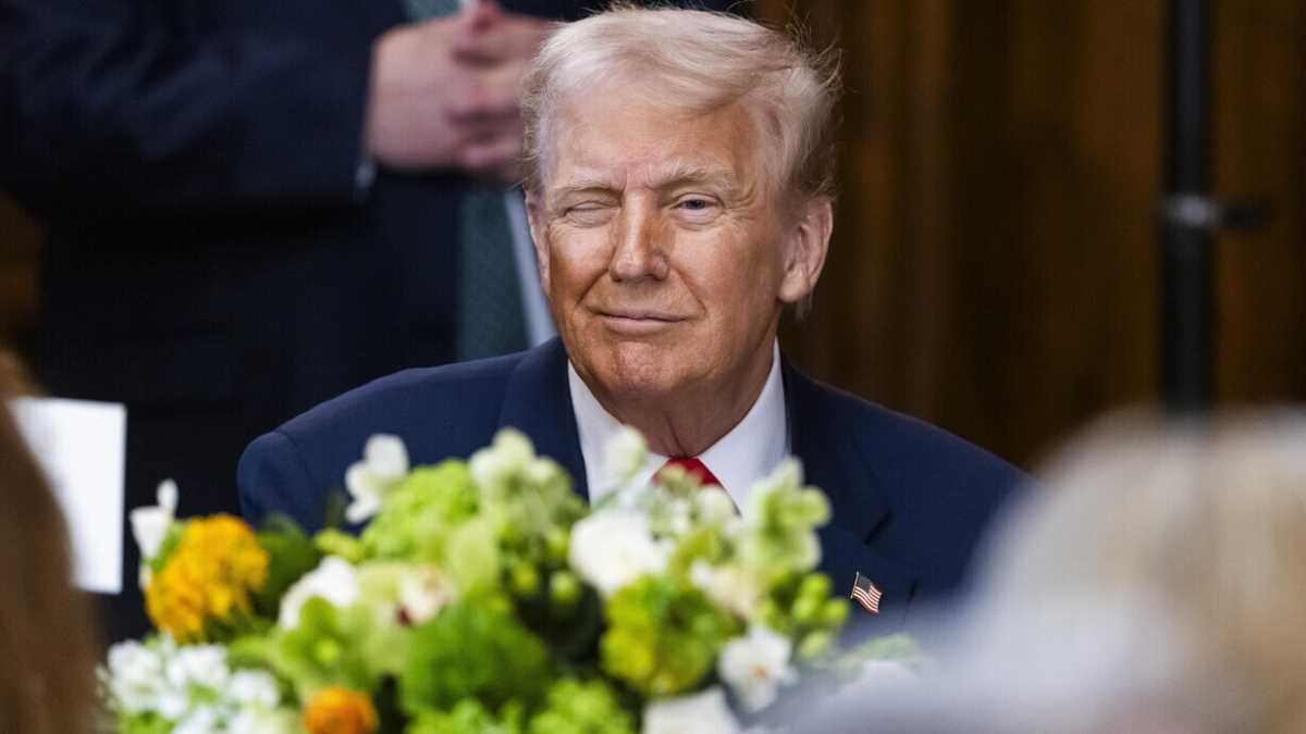 Immagine di La minaccia di Trump: "Dazi del 200 per cento su vini e champagne europei"