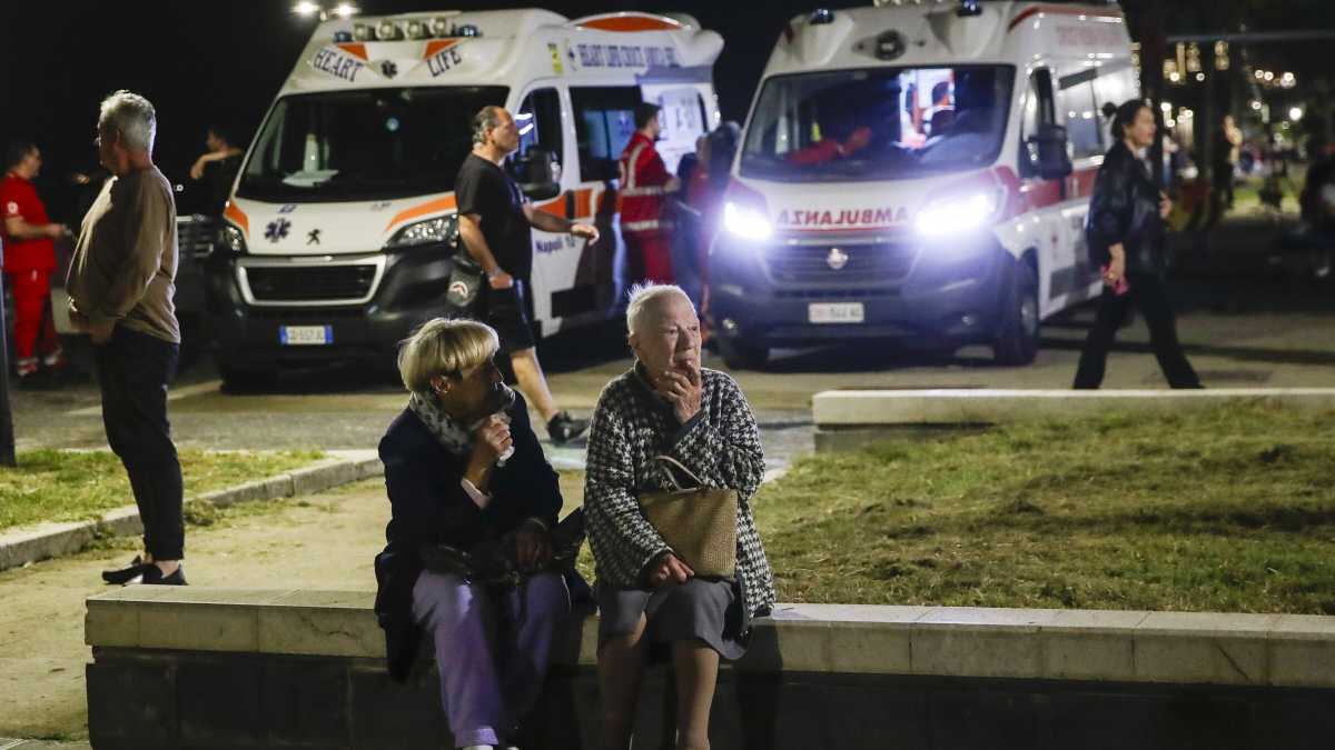 Immagine di Fatalismo delle istituzioni e paura della gente ai Campi Flegrei. Cosa vuol dire vivere sopra un vulcano