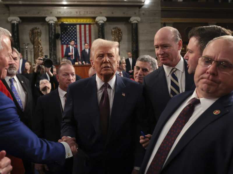 Il presidente Trump dopo il discorso al Congresso del 4 marzo scorso (foto Ap) <br />