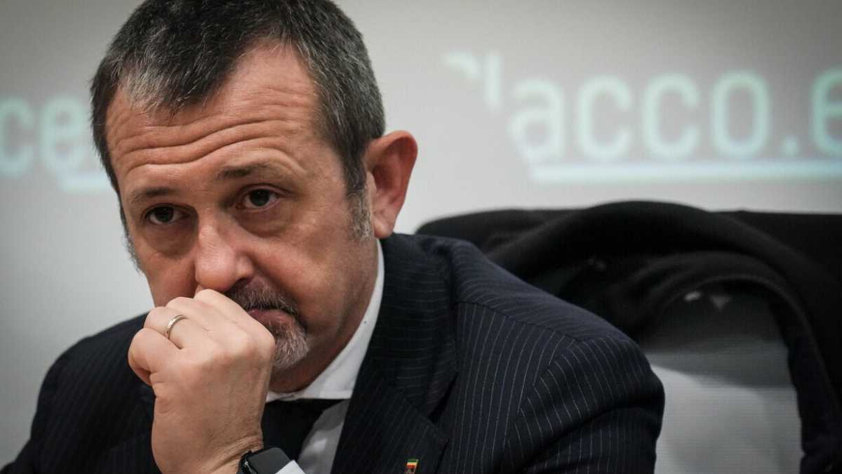 Immagine di Delmastro boccia la riforma Nordio: “L’unica cosa buona è il sorteggio”
