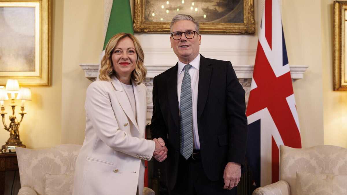 Immagine di Ucraina, Meloni cambia idea: pronta a collegarsi domani alla call dei "volenterosi" di Starmer