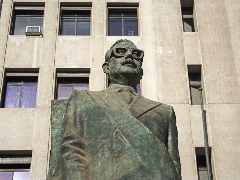 Statua di Salvador Allende, Santiago del Cile (foto Getty)
