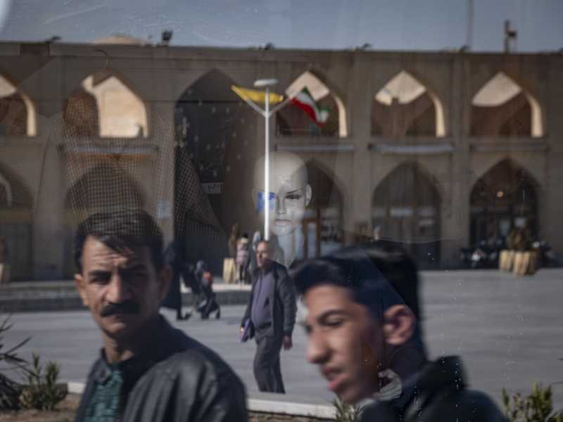 Un manichino in una vetrina di Isfahan, Iran, il 19 febbraio 2025 (Foto di Morteza Nikoubazl/NurPhoto tramite Getty Images)&nbsp;<br />