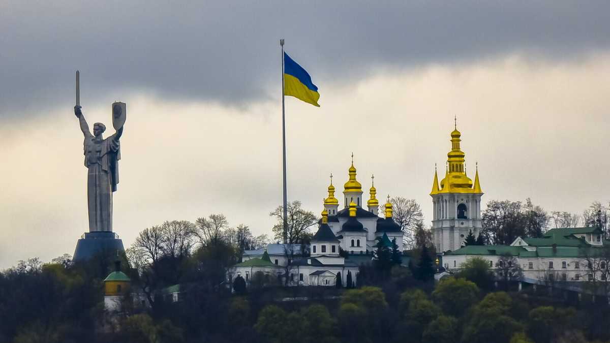 Immagine di Kyiv come una fortezza ma anche come un teatro. Per vite grandi e tragiche