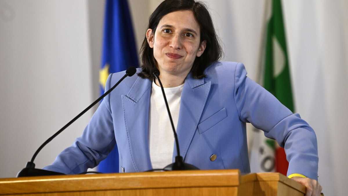 Immagine di Mediazione Pd sulla risoluzione. Passa la linea Schlein: "Sì a una revisione radicale del Rearm Eu"