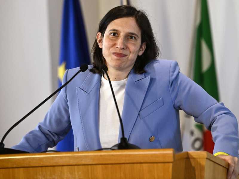 Mediazione Pd sulla risoluzione. Passa la linea Schlein: "Sì a una revisione radicale del Rearm Eu"