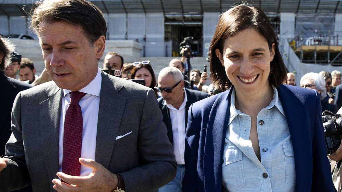 Immagine di Schlein: "Meloni complice della disgregazione Ue". Conte: "ReArm piano folle, trappola per l'Italia"