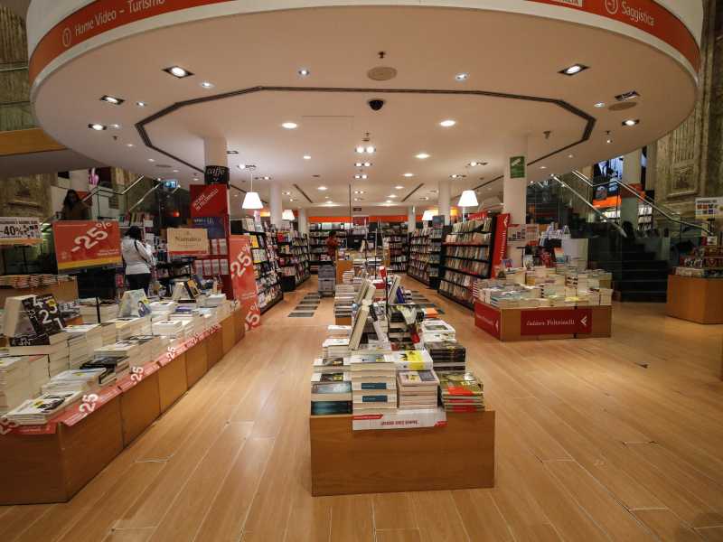 Lo sciopero dei lavoratori delle Feltrinelli nell’epoca dell’AI
