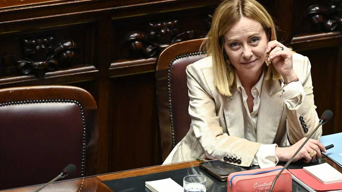Immagine di La derapata di Meloni su Ventotene. Poi il risotto di Mattarella: "Sulla difesa si sta con l'Europa"