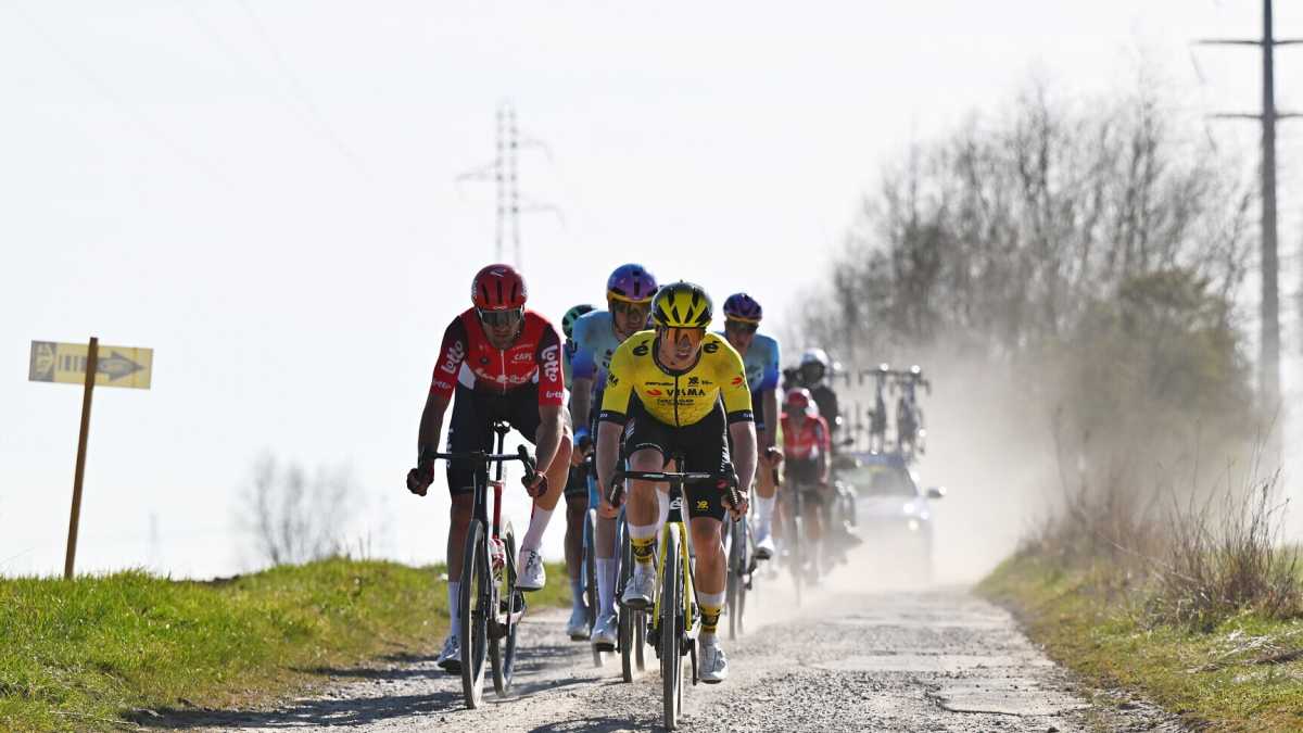 Immagine di Matthew Brennan e la polvere del pavé del Gp de Denain