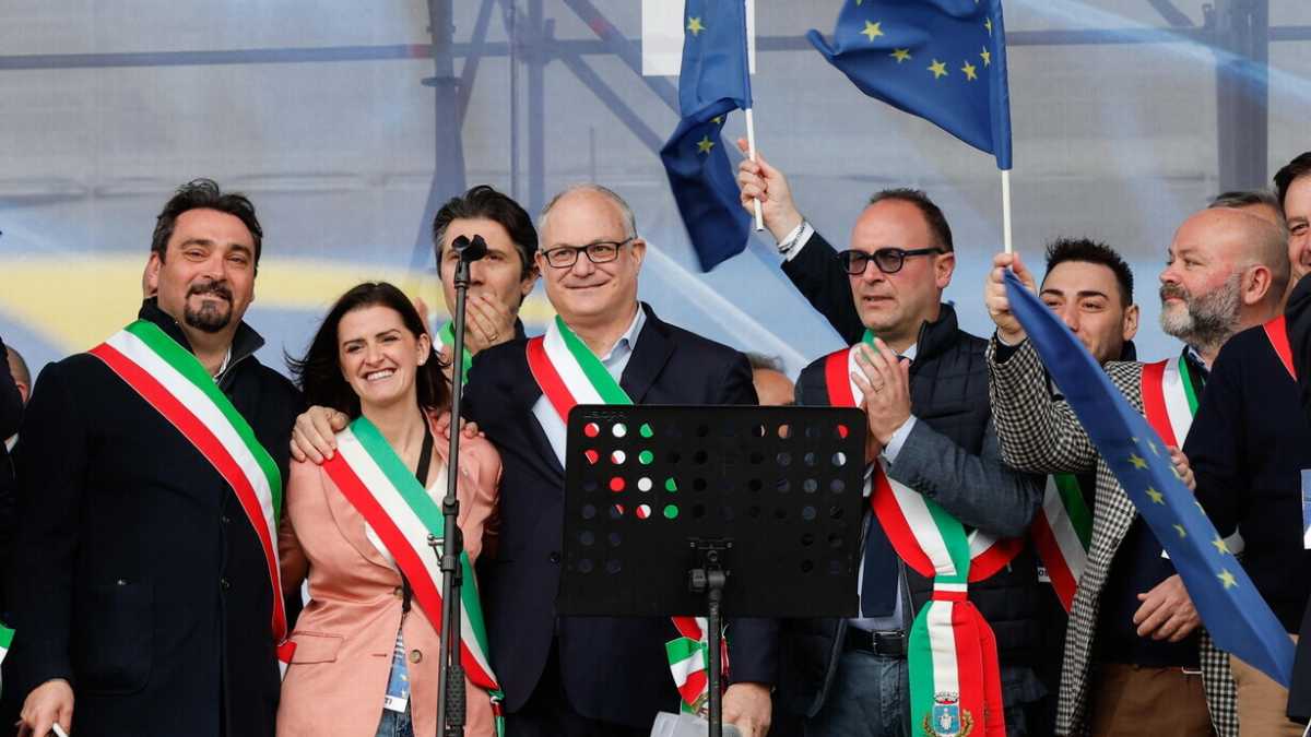 Immagine di Bagarre in Campidoglio. FdI e FI contro Gualtieri per il finanziamento alla piazza di Rep. Anche Calenda critico
