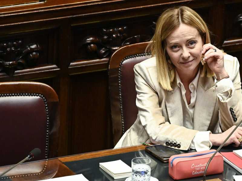 La derapata di Meloni su Ventotene. Poi il risotto di Mattarella: "Sulla difesa si sta con l'Europa"