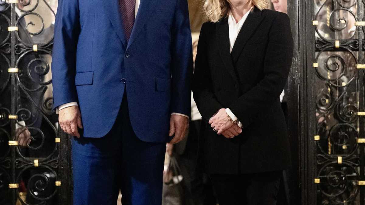 Immagine di Tutti pazzi per Trump: tra amici-mediatori che si propongono, il risiko degli ambasciatori e il viaggio di Meloni