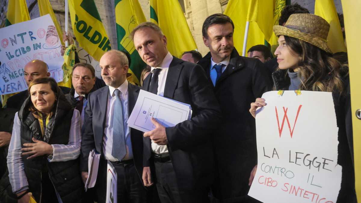 Immagine di Coldiretti-governo, l'enorme conflitto d'interessi su Efsa e "carne sintetica"