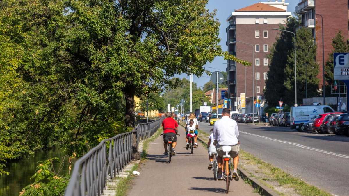 Immagine di Pro e i contro di vivere fuori Milano: tra numeri veri e pregiudizi