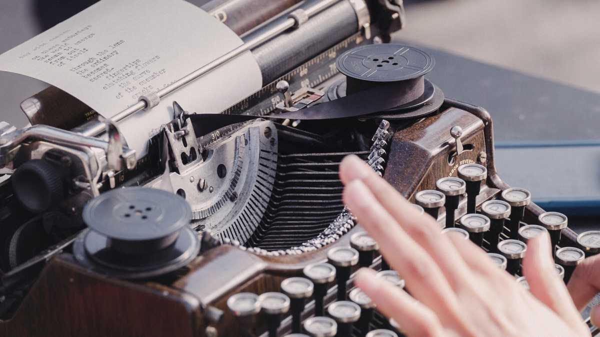 Immagine di Fenomenologia del poeta a tradimento