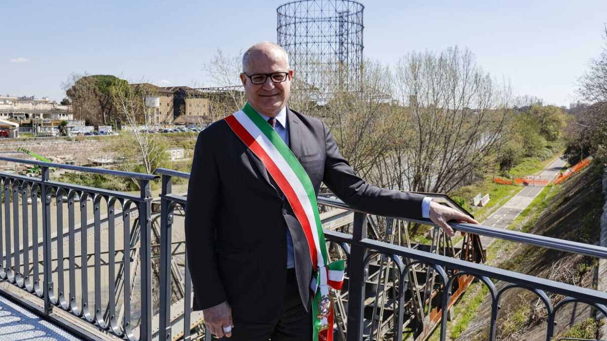 Immagine di Processo a Gualtieri. I fondi per Piazza del Popolo, la Commissione, la Lega all’attacco. E il sindaco rivendica