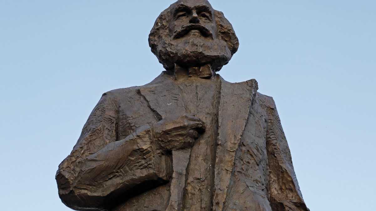 Immagine di La truffa ideologica del marxismo indotto a nostra insaputa nei libri scolastici