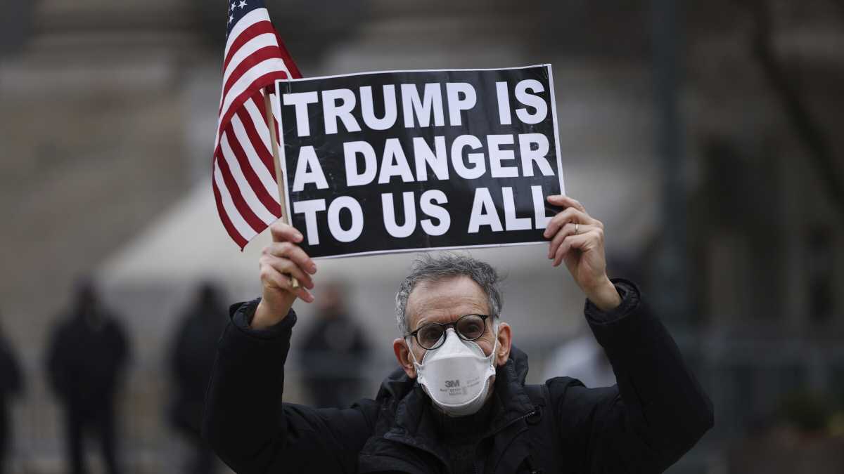 Immagine di Attacchi alla libertà da destra e da sinistra