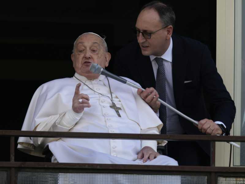 Il Papa condanna i bombardamenti su Gaza, Israele risponde a tono. Tutto come prima