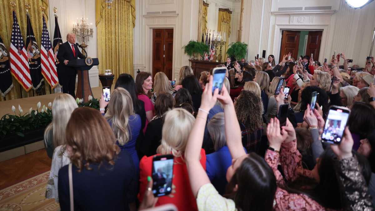 Immagine di Cosa sappiamo dei dazi del 25 per cento sulle automobili annunciati da Trump